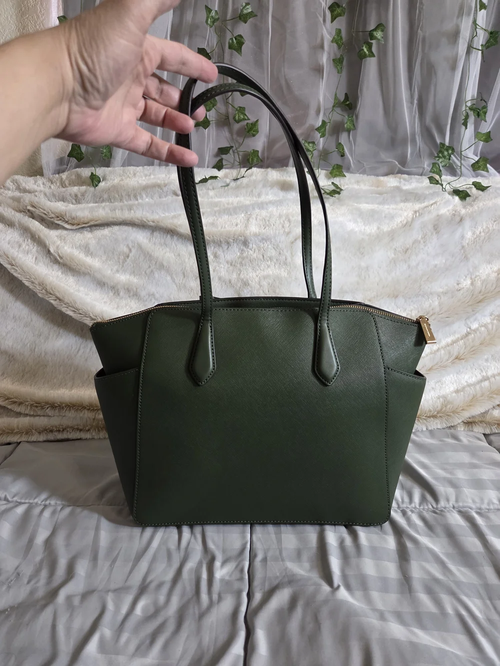 NWT - Michael Kors Marilyn Medium Saffiano Leather Tote with Gold Charm - Picture 5 of 16